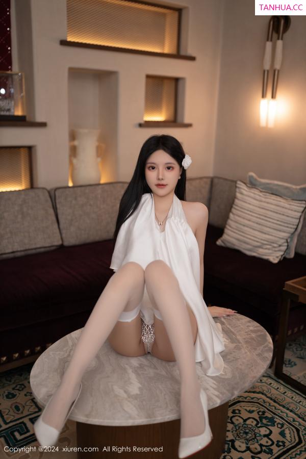   [XiuRen]高清写真图 2024.07.19 No.8890 幼幼 丝袜美腿第3张图片